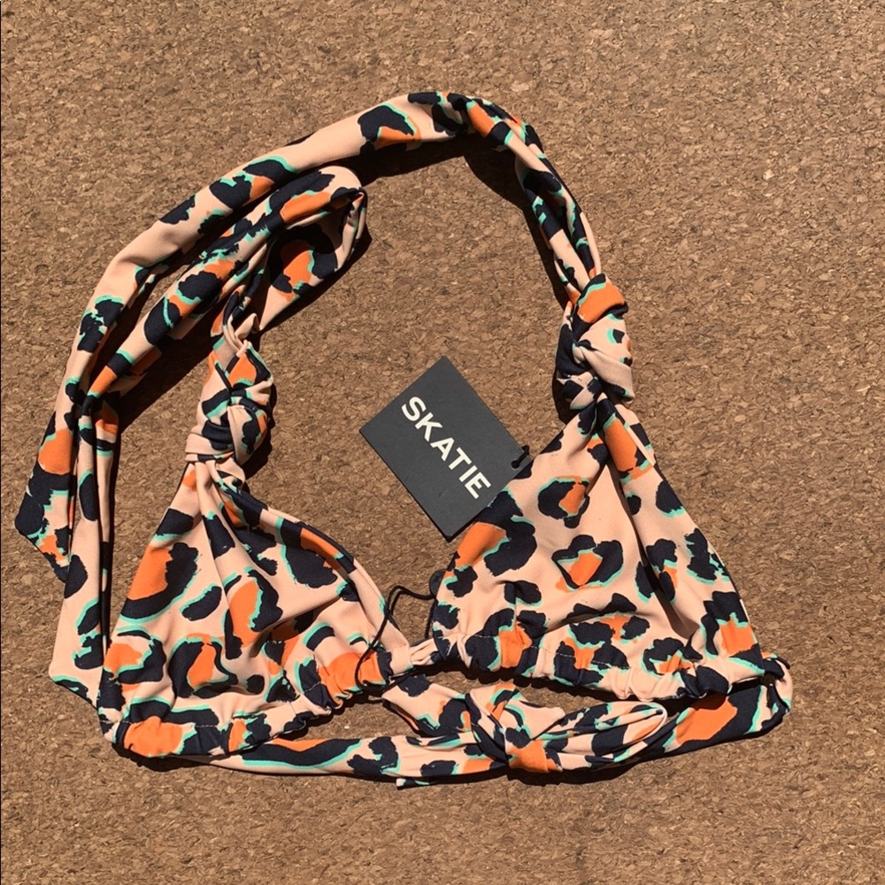 Skatie Women's Leopard Print Bikini Top